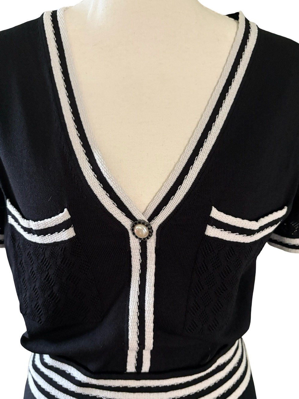 Karl Lagerfeld Paris Short Sleeve Black Contrast Trim Knit Dress Size Small - Picture 4 of 10